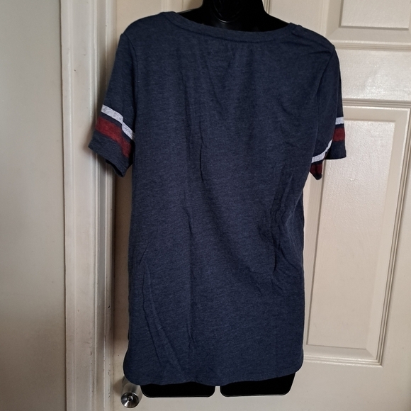 Genuine merchandise graphic T-shirt size Large - Picture 2 of 3